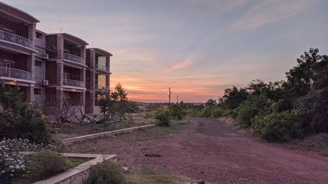 Kanthi Resorts Badami Bagalkot ภายนอก รูปภาพ